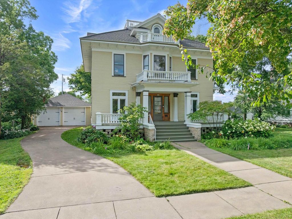 Photo of 208 S Cherry AVENUE, Marshfield, WI 54449 (MLS # 22603196)