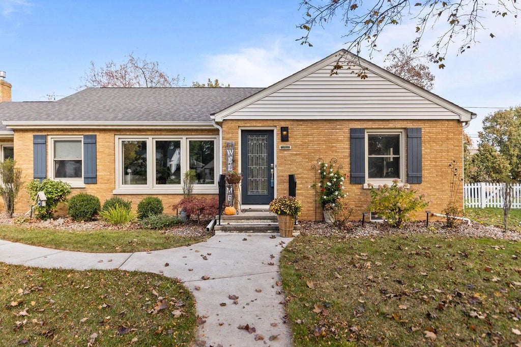 Photo of 114 E Byrd STREET, Appleton, WI 54911 (MLS # 50334938)