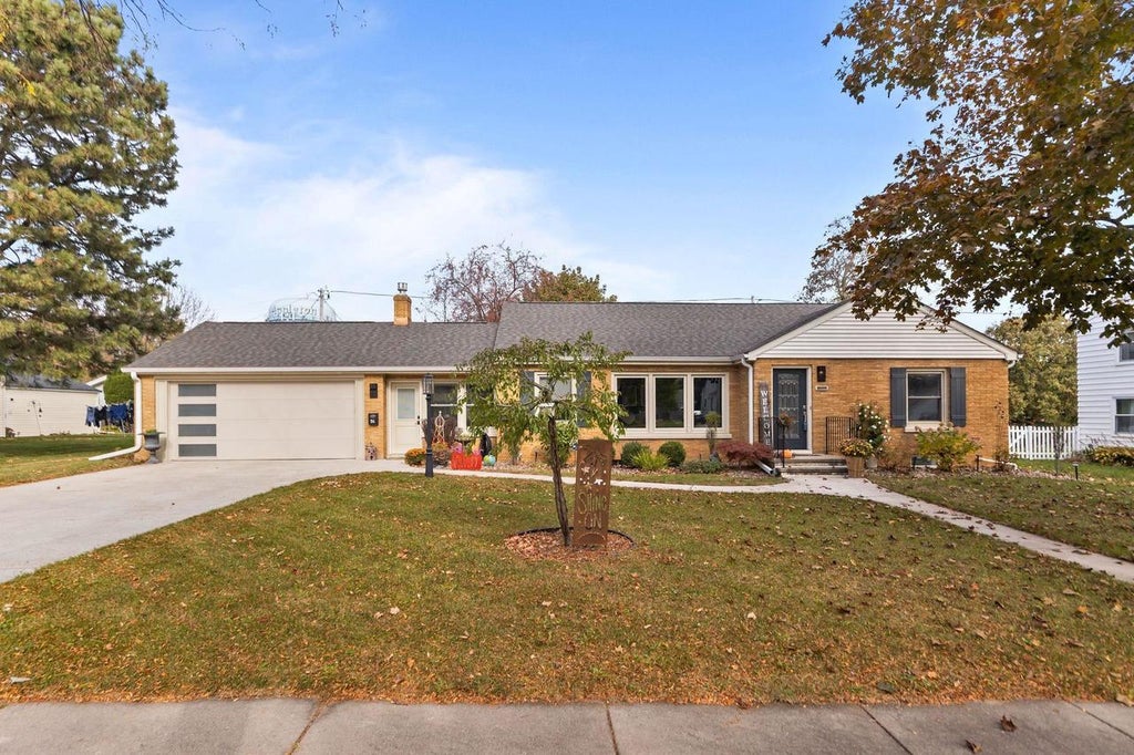 Photo of 114 E Byrd STREET, Appleton, WI 54911 (MLS # 50334938)