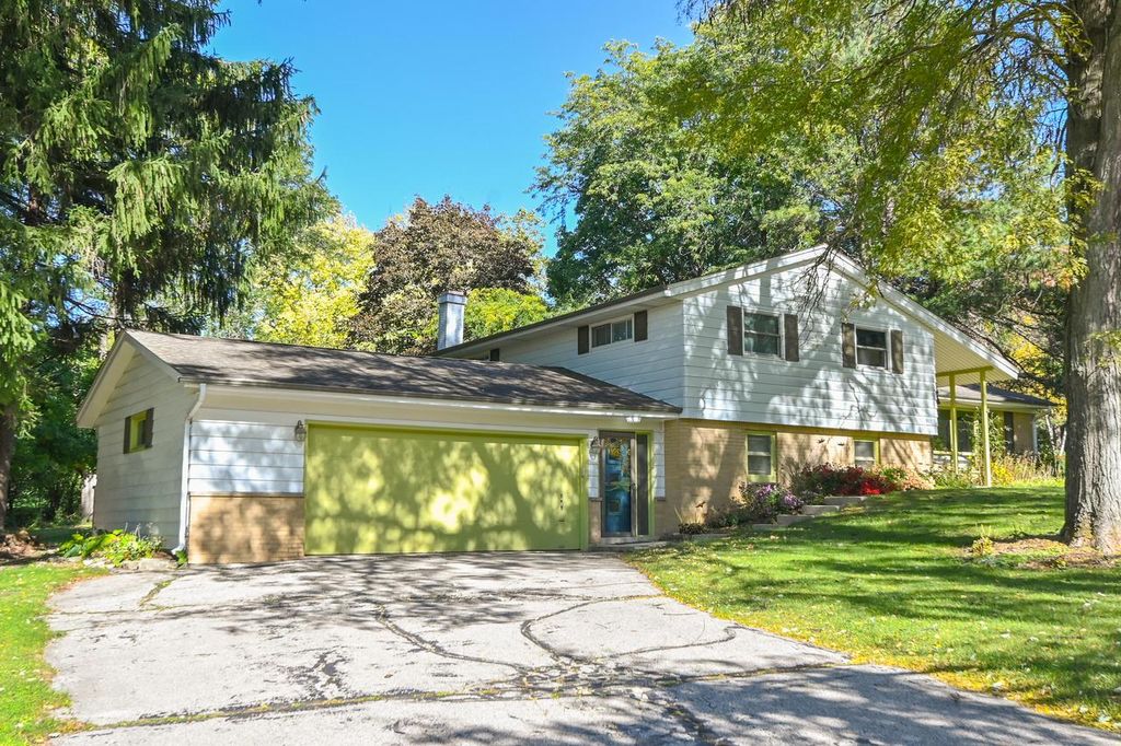 Photo of 19250 Benington DRIVE, Brookfield, WI 53045 (MLS # 1939713)