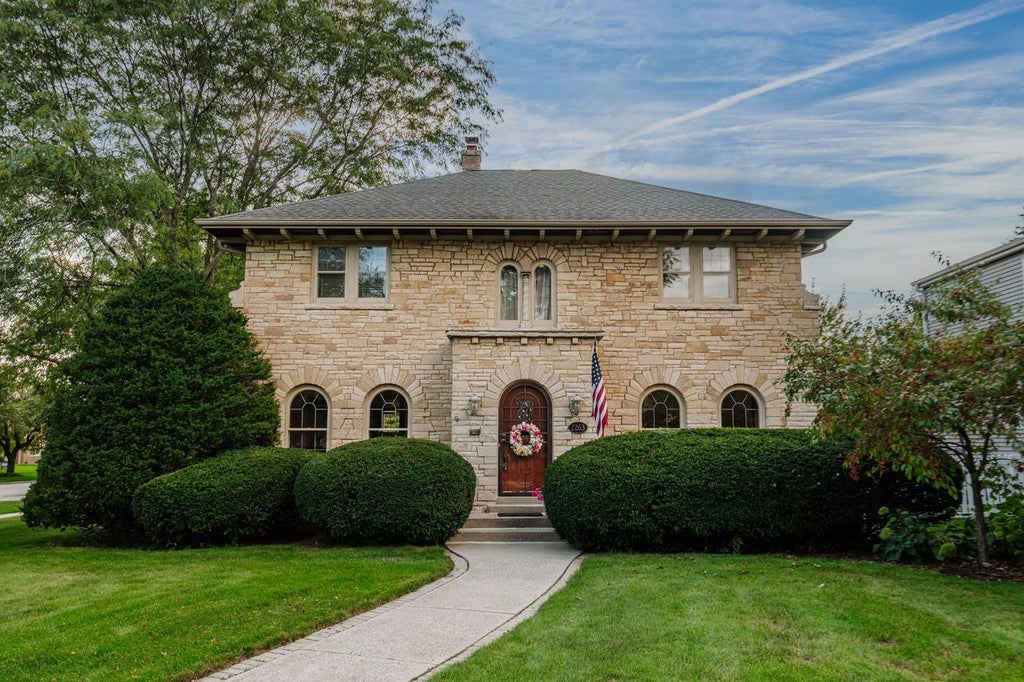 Photo of 2263 Ludington AVENUE, Wauwatosa, WI 53226 (MLS # 1980299)