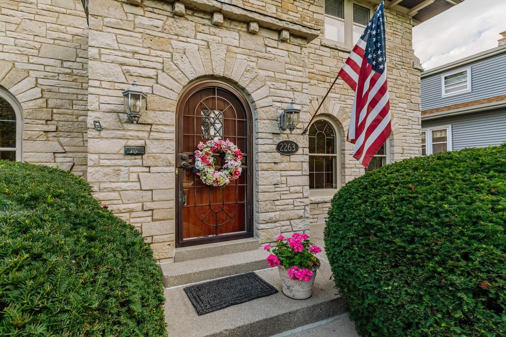 Photo of 2263 Ludington AVENUE, Wauwatosa, WI 53226 (MLS # 1980299)