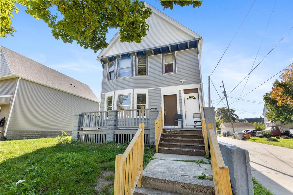 Photo of 2463 W Chambers STREET #2465, Milwaukee, WI 53206 (MLS # 1984628)