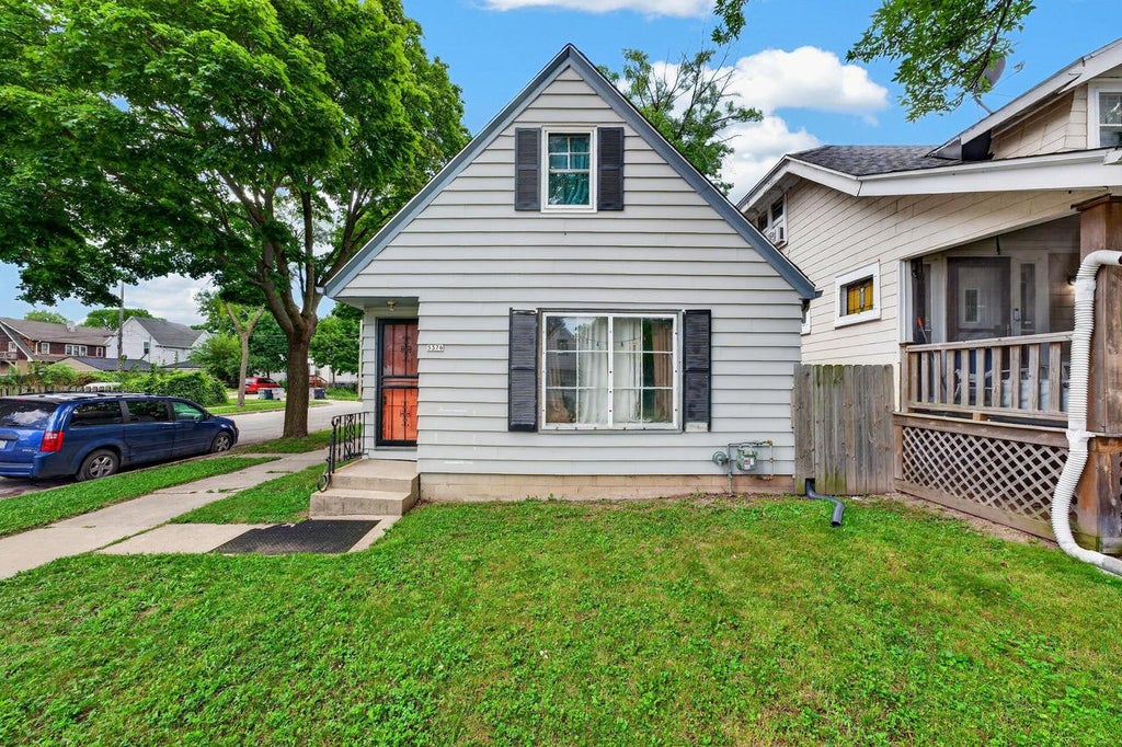 Photo of 5376 N 38th STREET, Milwaukee, WI 53209 (MLS # 1976673)