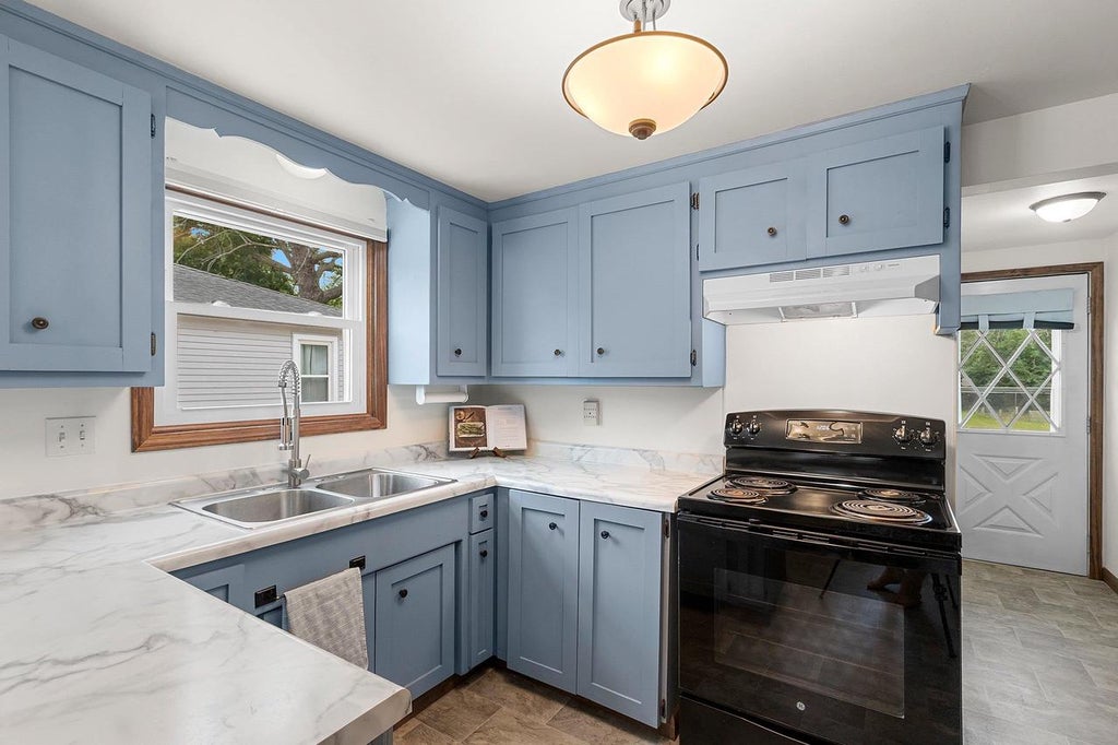 Photo of 1344 Hastings STREET, Green Bay, WI 54301 (MLS # 50330501)