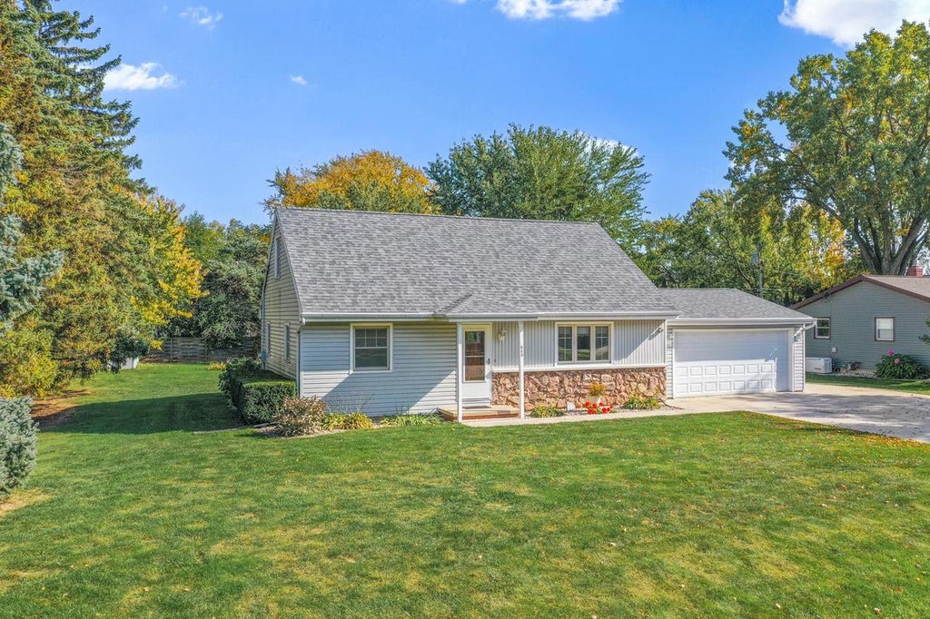 Photo of 649 Wanda AVENUE, Neenah, WI 54956 (MLS # 50334297)