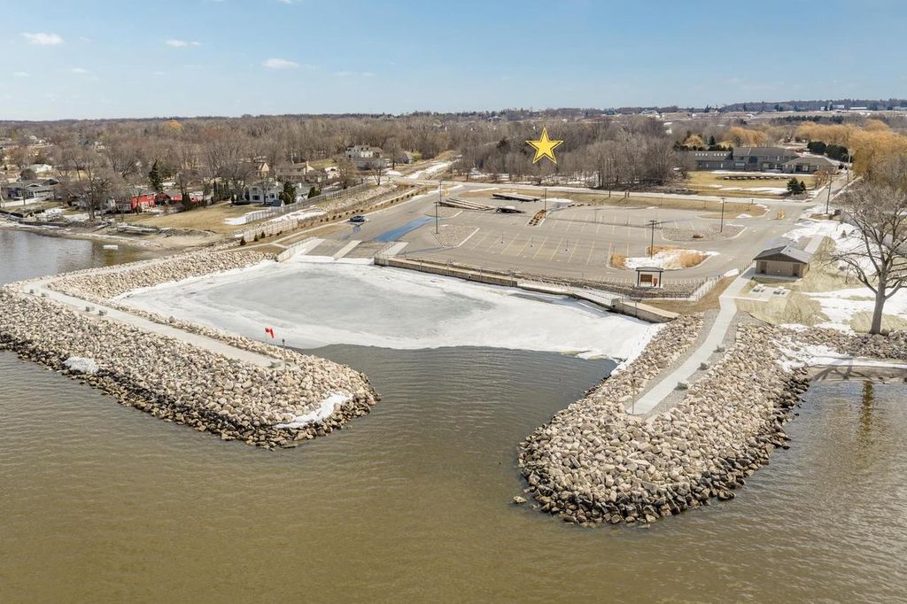 Photo of 3276 Nicolet DRIVE, Green Bay, WI 54311 (MLS # 50322881)