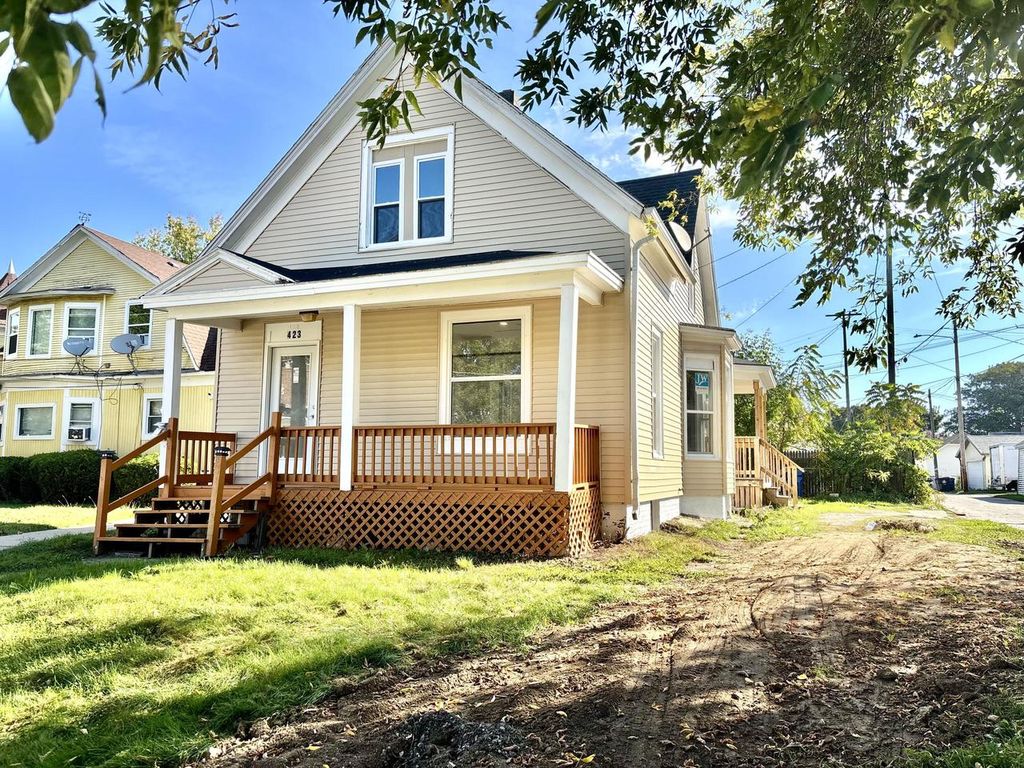 Photo of 423 Cliff AVENUE, Racine, WI 53404 (MLS # 1937352)