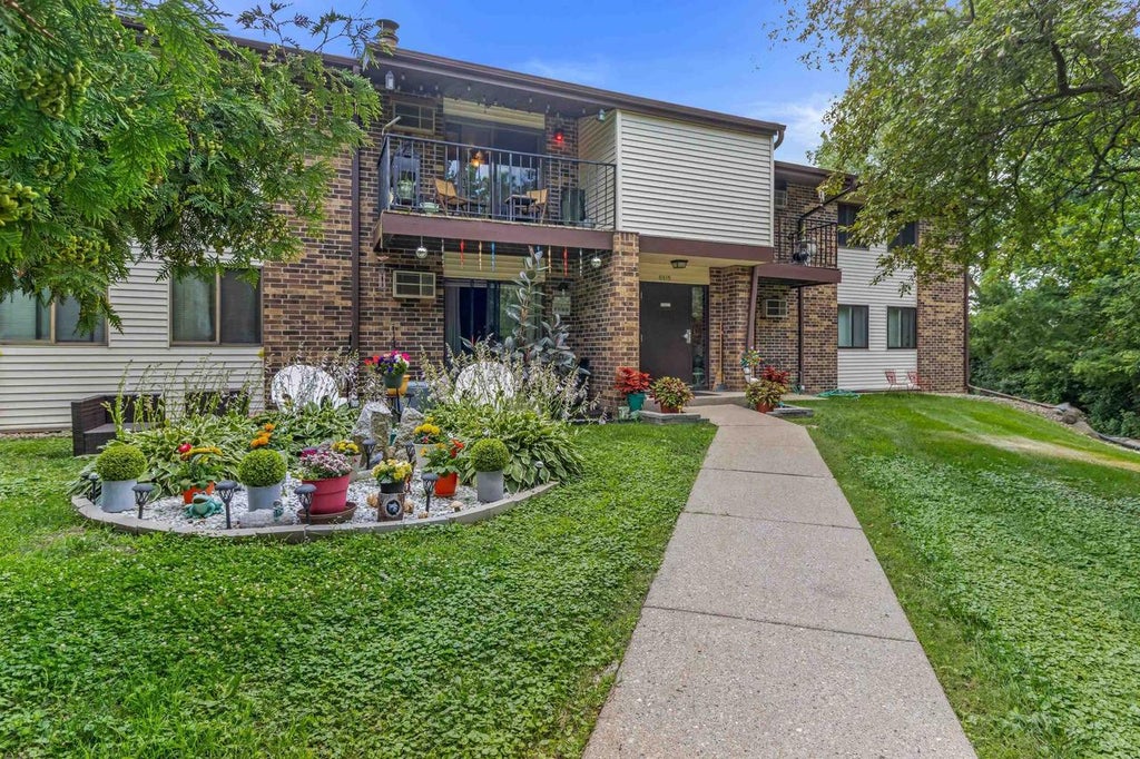 Photo of 1015 N Sunnyvale LANE #E, Madison, WI 53713 (MLS # 2027811)