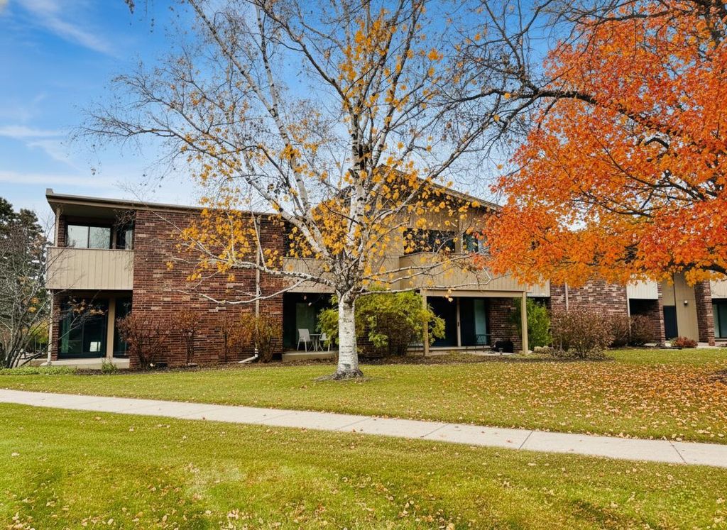 Photo of 425 W Willow COURT #153, Fox Point, WI 53217 (MLS # 1942721)