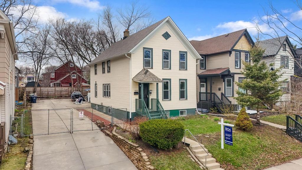 Photo of 2243 S Woodward STREET, Milwaukee, WI 53207 (MLS # 1957420)