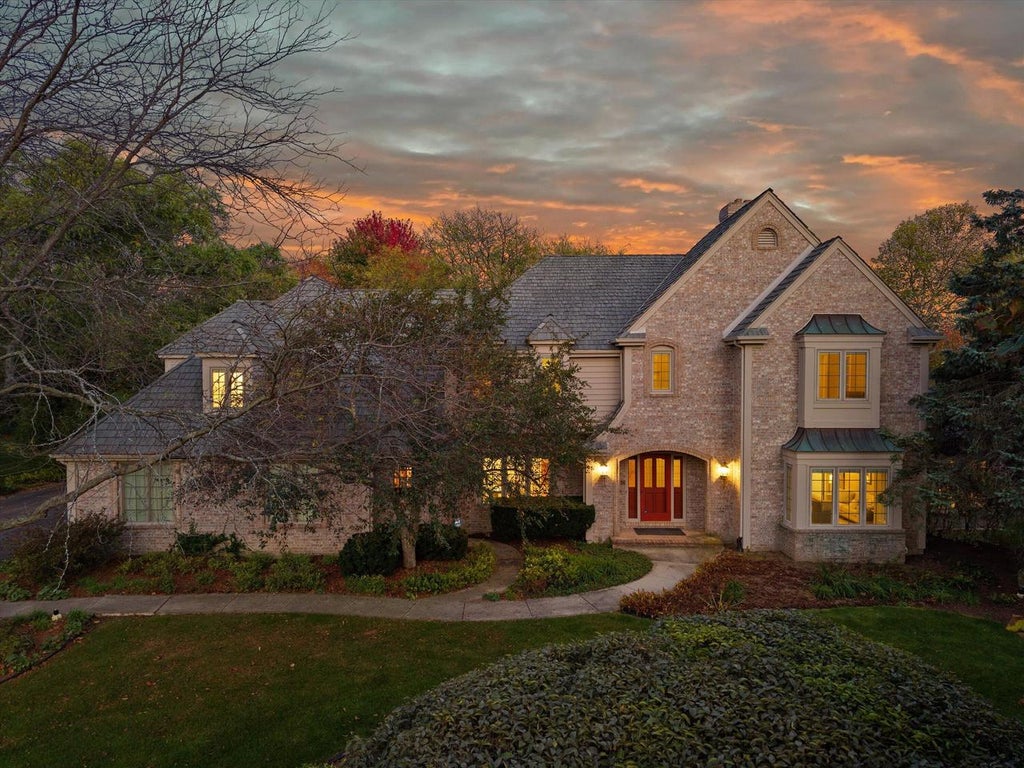 Photo of 10522 N Manor CIRCLE, Mequon, WI 53092 (MLS # 1984184)