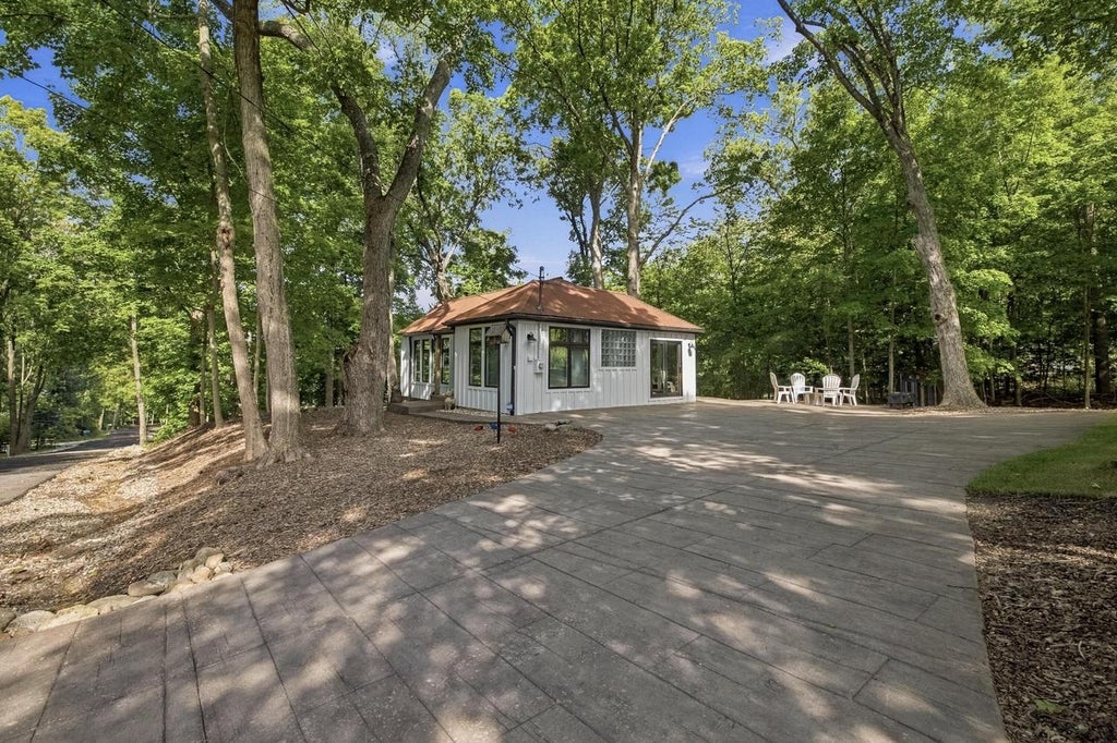 Photo of N1370 Bird LANE, Fontana, WI 53125 (MLS # 1982622)