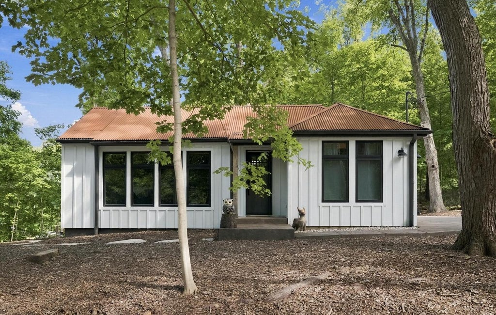 Photo of N1370 Bird LANE, Fontana, WI 53125 (MLS # 1982622)
