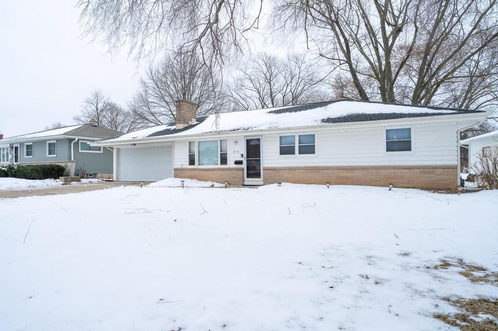 Photo of 813 N Moreland BOULEVARD, Waukesha, WI 53188 (MLS # 1949441)