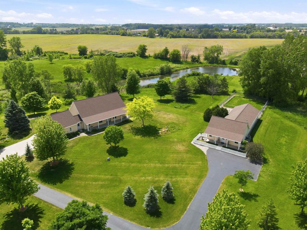 Photo of W3549 Center Valley ROAD, Appleton, WI 54913 (MLS # 50326972)
