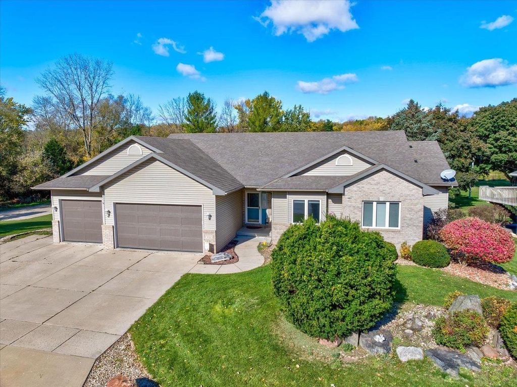 Photo of 332 Harvard DRIVE, Deforest, WI 53532 (MLS # 2013733)