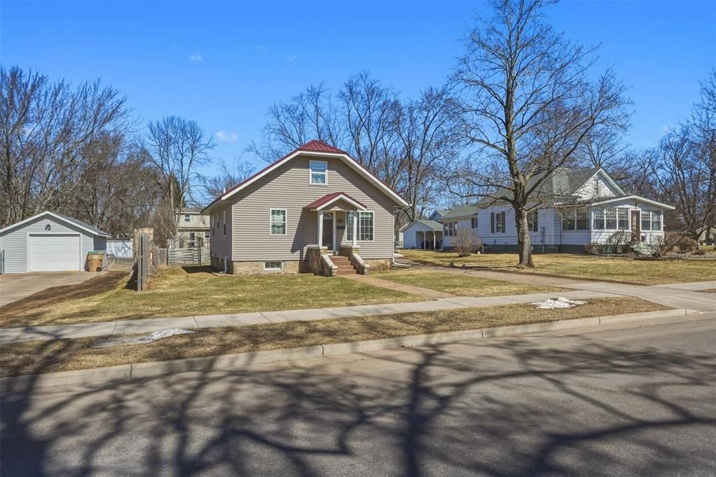Photo of 712 W Elm STREET, Chippewa Falls, WI 54729 (MLS # 1599443)