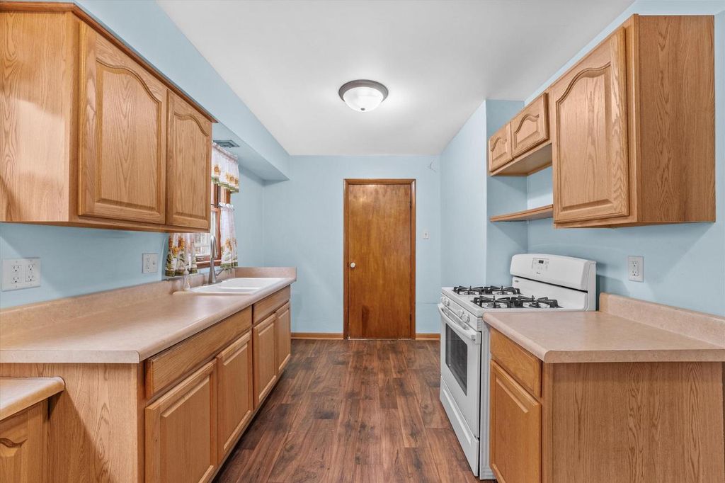 Photo of 1234 W Scott STREET, Milwaukee, WI 53204 (MLS # 1947496)