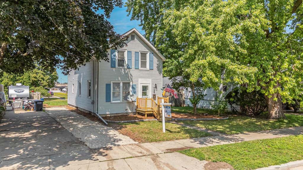 Photo of 728 W 4th AVENUE, Oshkosh, WI 54901 (MLS # 50330148)