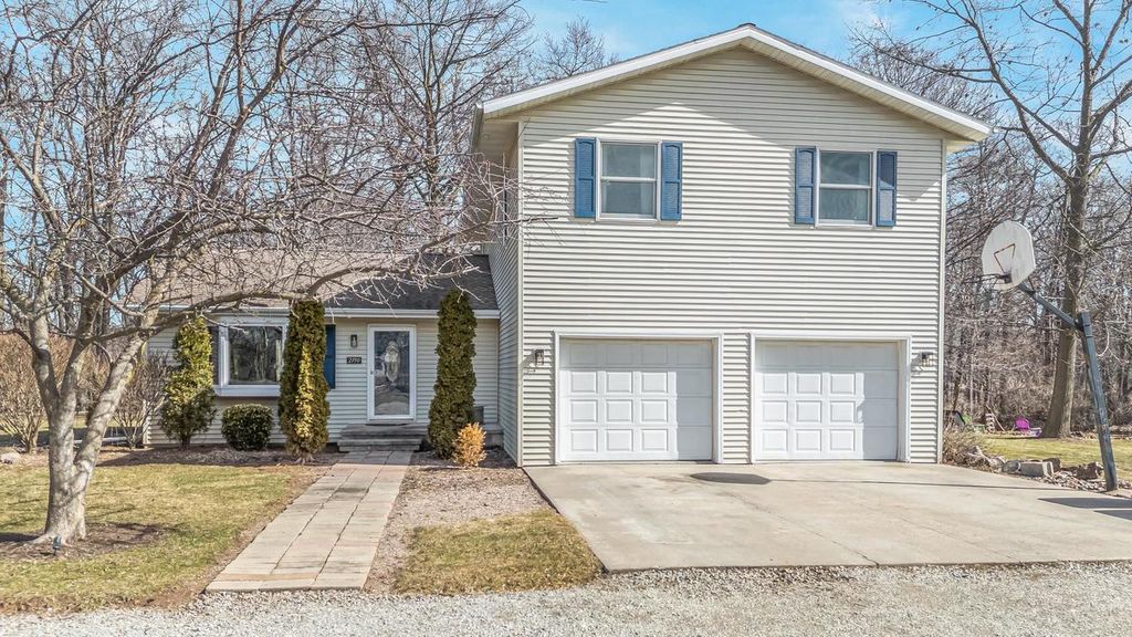 Photo of 2190 Carleton AVENUE, Appleton, WI 54915 (MLS # 50322129)