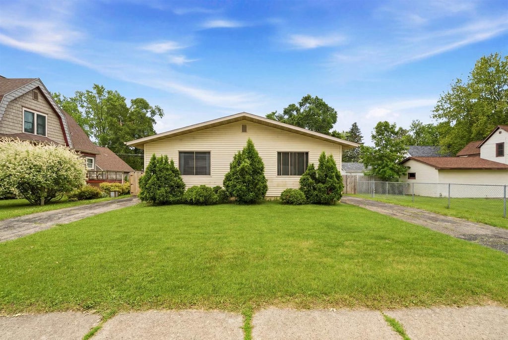 Photo of 408 E Pine STREET, New London, WI 54961 (MLS # 50327804)