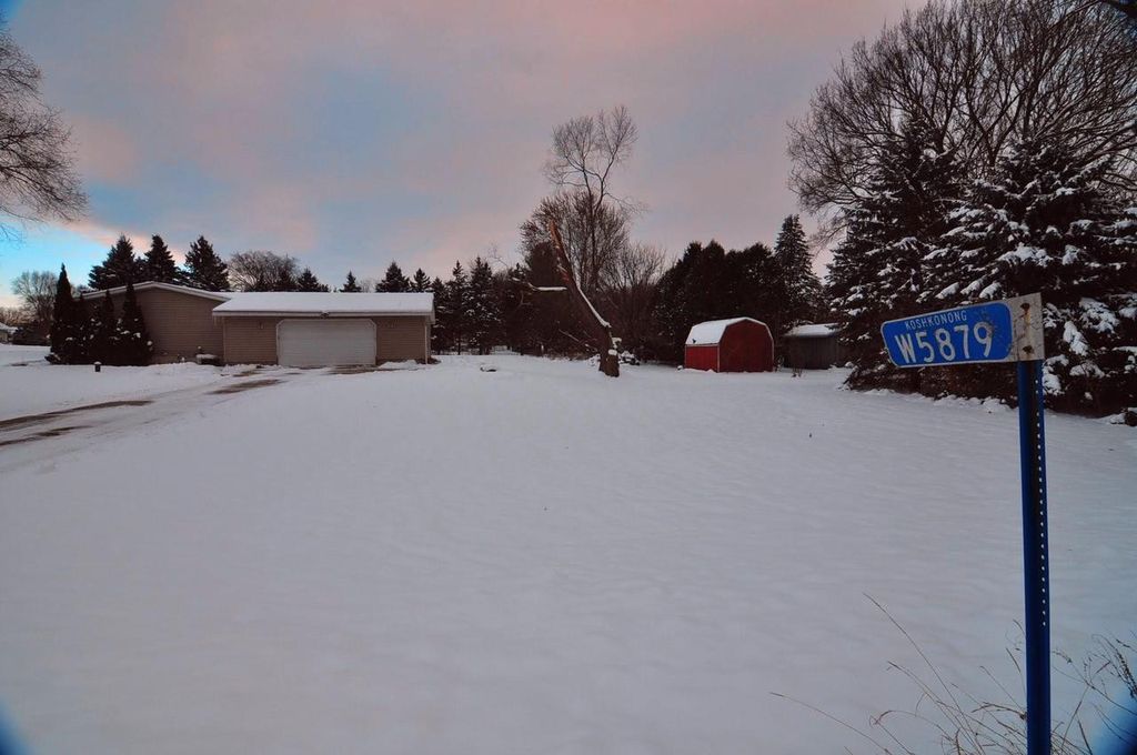 Photo of W5879 Arbor ROAD, Fort Atkinson, WI 53538 (MLS # 2013574)