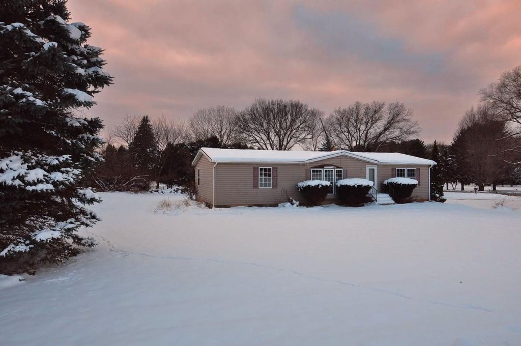 Photo of W5879 Arbor ROAD, Fort Atkinson, WI 53538 (MLS # 2013574)