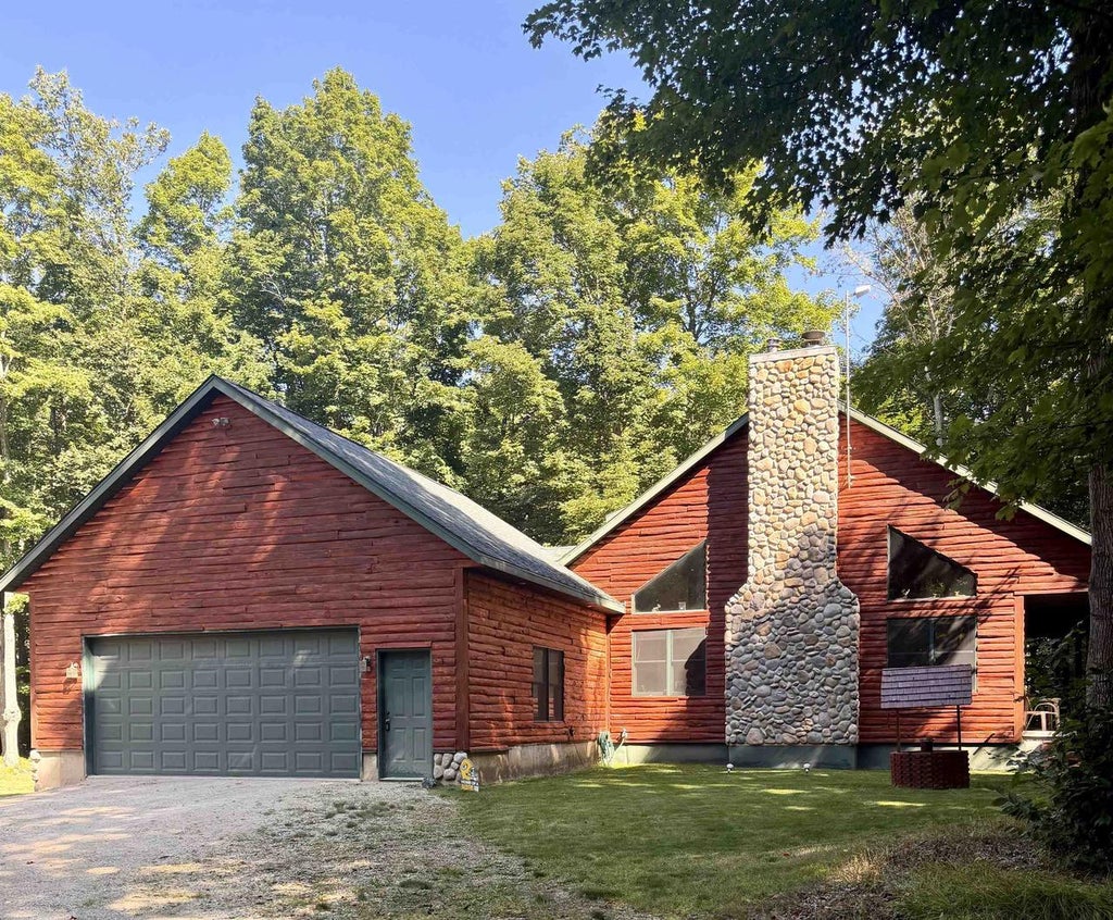 Photo of W16449 Blue Heron LANE, Athelstane, WI 54104 (MLS # 50331938)