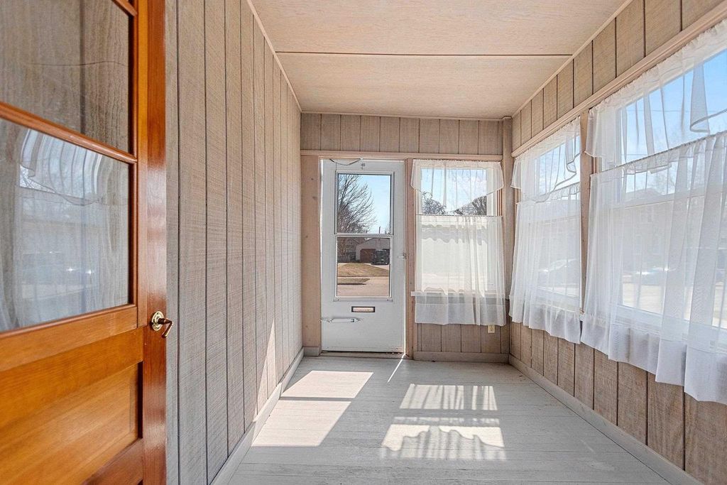 Photo of 1016 Otter AVENUE, Oshkosh, WI 54901 (MLS # 50322947)