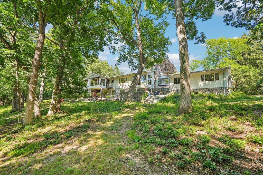 Photo of W335N5421 Wedgewood DRIVE, Nashotah, WI 53058 (MLS # 1974230)