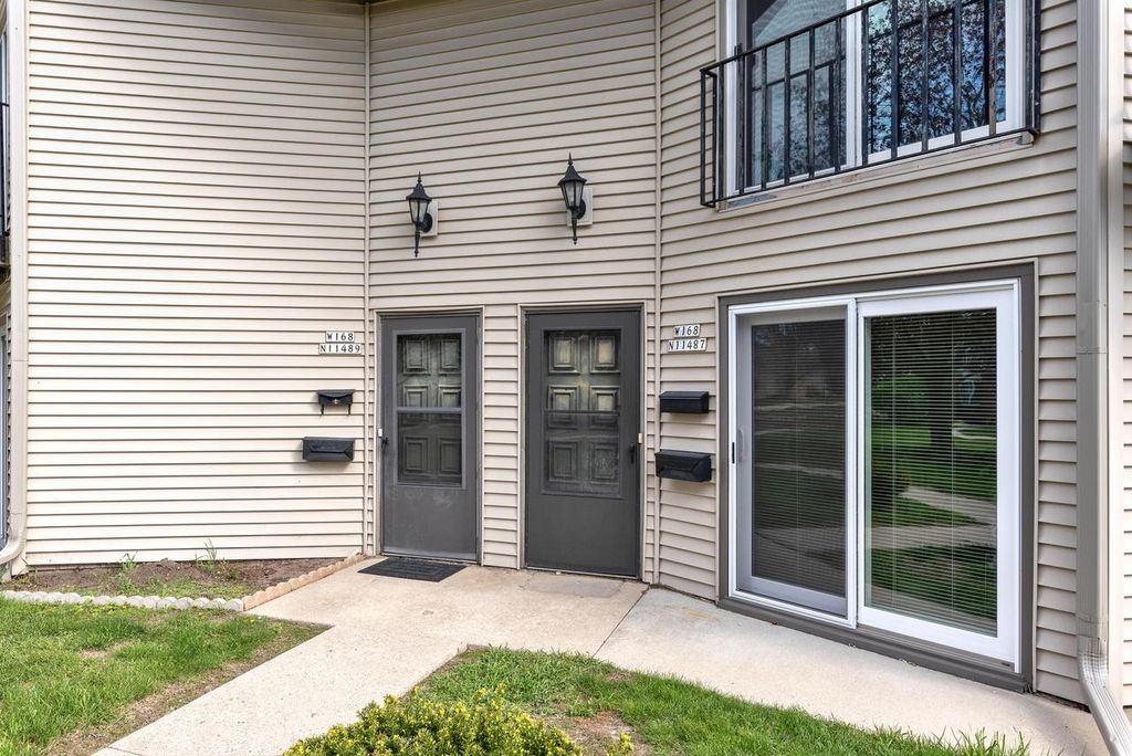 Photo of W168N11487 El Camino DRIVE, Germantown, WI 53022 (MLS # 1960558)