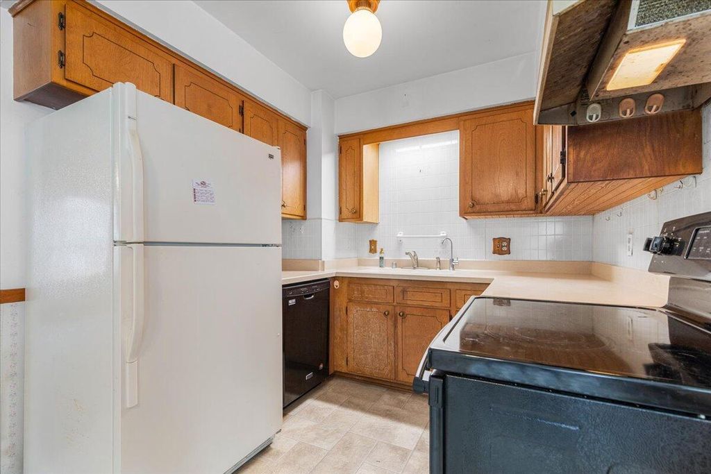 Photo of 900 Villa Park DRIVE, West Bend, WI 53090 (MLS # 1944019)