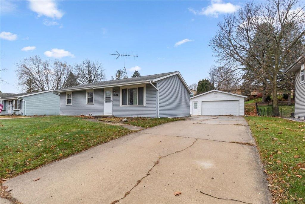 Photo of 900 Villa Park DRIVE, West Bend, WI 53090 (MLS # 1944019)