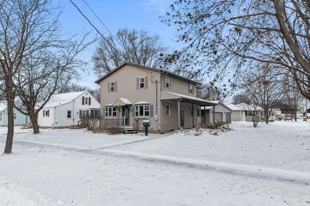 Photo of 726 E Lincoln AVENUE, Little Chute, WI 54140 (MLS # 50319457)