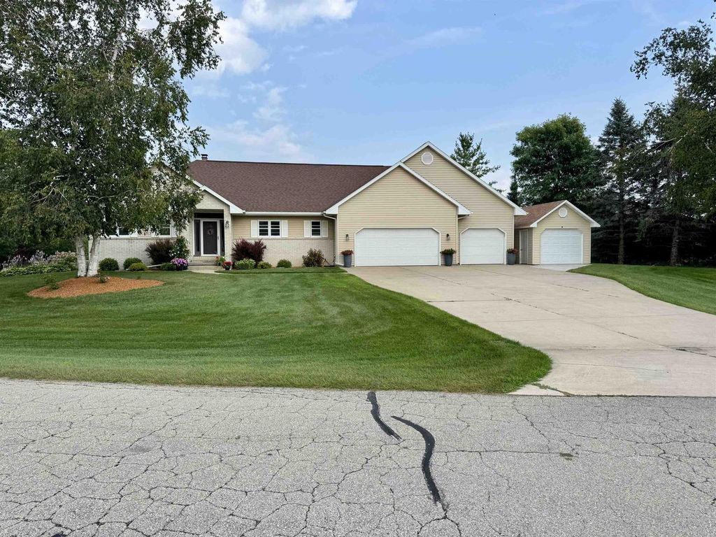 Photo of N4762 Bueno Vista COURT, Krakow, WI 54137 (MLS # 50318460)