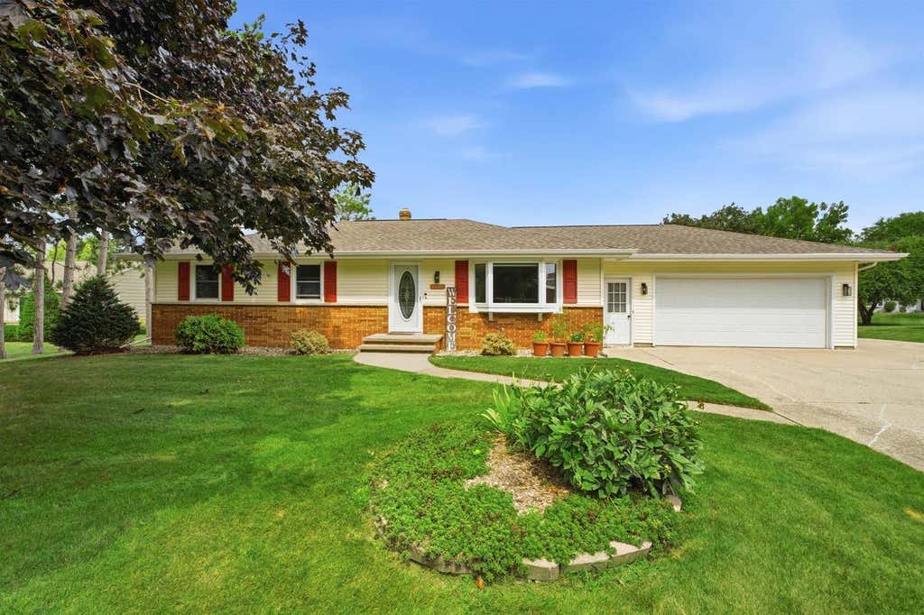Photo of 3090 W 1st AVENUE, Appleton, WI 54914 (MLS # 50331326)