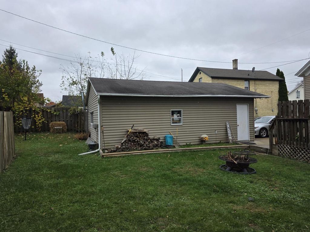 Photo of 915 Cleveland STREET, Watertown, WI 53098 (MLS # 1940302)
