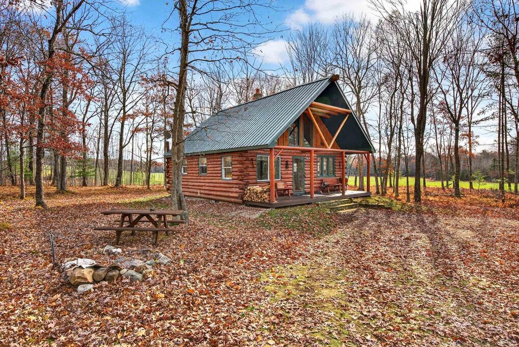 Photo of W9499 W 28th ROAD, Crivitz, WI 54114 (MLS # 50321940)