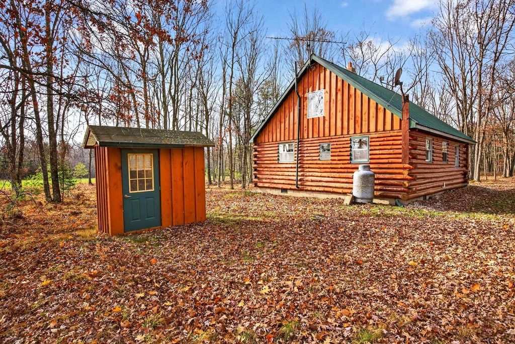 Photo of W9499 W 28th ROAD, Crivitz, WI 54114 (MLS # 50321940)