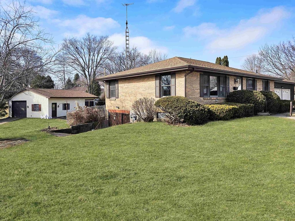 Photo of 620 N Elm STREET, Platteville, WI 53818 (MLS # 2018316)