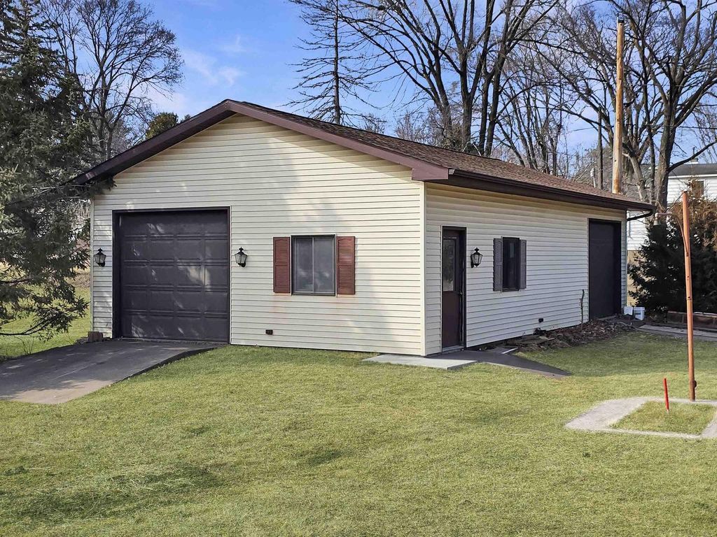 Photo of 620 N Elm STREET, Platteville, WI 53818 (MLS # 2018316)