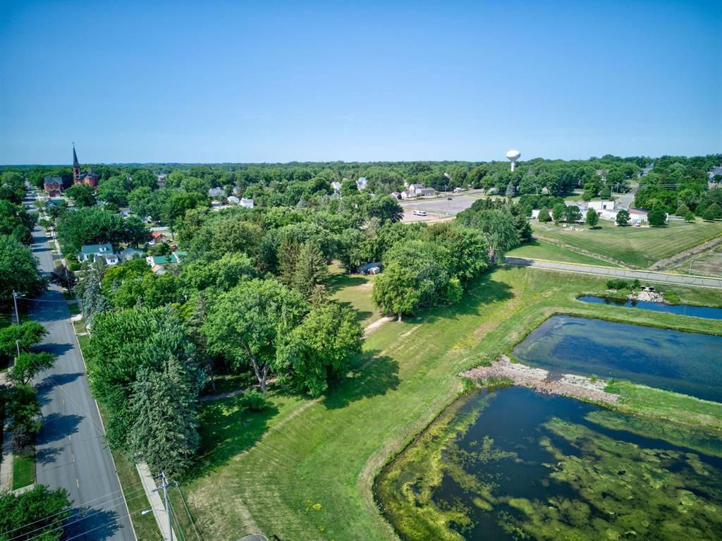 Photo of 702 N Chestnut Ave #611 &amp; 615 N Walnut, Marshfield, WI 54449 (MLS # 22601541)