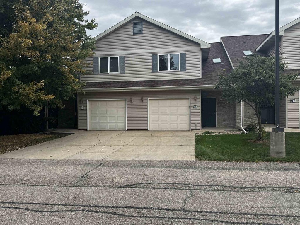 Photo of 326 Alpine Meadows CIRCLE, Oregon, WI 53575 (MLS # 2032677)