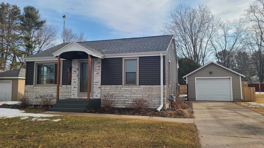 Photo of 1140 S Evergreen STREET, Shawano, WI 54166 (MLS # 50320847)