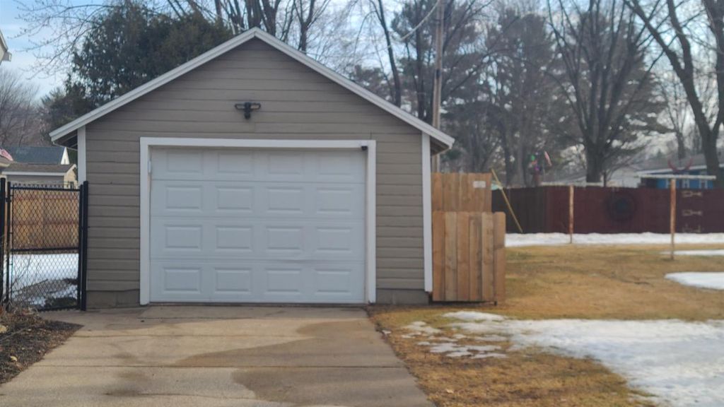 Photo of 1140 S Evergreen STREET, Shawano, WI 54166 (MLS # 50320847)