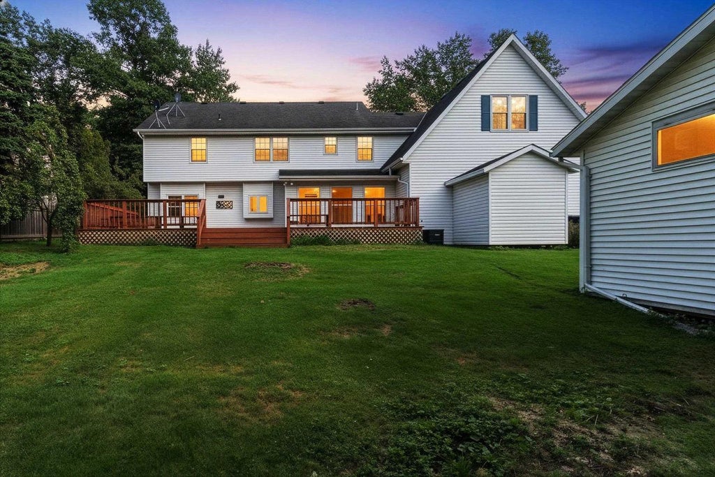 Photo of 1498 Parkway DRIVE, Green Bay, WI 54304 (MLS # 50333149)