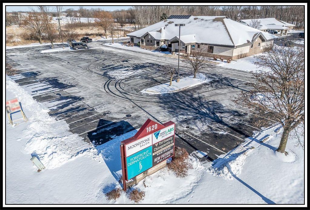 Photo of 1620 N Shawano STREET #E, New London, WI 54961 (MLS # 50321148)