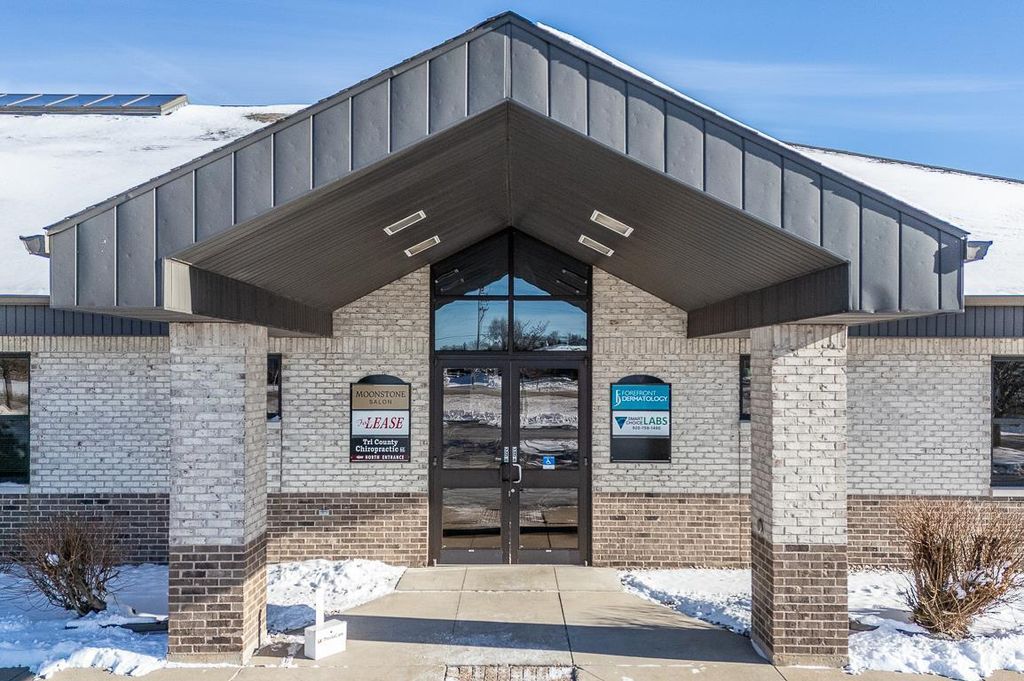 Photo of 1620 N Shawano STREET #E, New London, WI 54961 (MLS # 50321148)