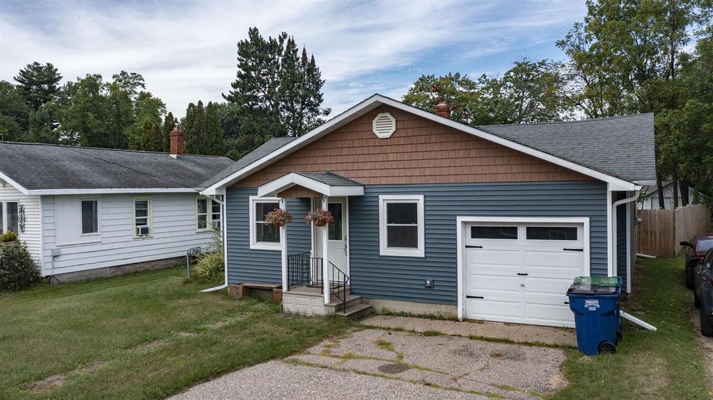 Photo of N2741 County Road Qq, Waupaca, WI 54981 (MLS # 50332224)